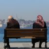 65 yaş üstü vatandaşlar dışarıya çıktı