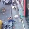 Senegalliyi üçüncü kattan aşağıya böyle attılar Senegalliyi üçüncü kattan aşağıya böyle attılar