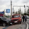 Zincirleme kazada olan oto galerideki lüks araçlara oldu Zincirleme kazada olan oto galerideki lüks araçlara oldu