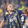 Emre artık kulübede Emre artık kulübede