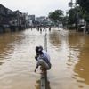 Endonezya'da sel 24 binden fazla kişiyi etkiledi