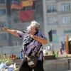 Gezi Direni'şinin 'sapanlı teyzesi' tutuklandı