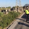 Kontrolden çıkan tır, şarampole devrildi Kontrolden çıkan tır, şarampole devrildi