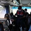 Karantinada olması gerekiyordu, seyahatte yakalandı Karantinada olması gerekiyordu, seyahatte yakalandı