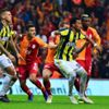 Fenerbahçe yabancılarla, Galatasaray yerlilerle Fenerbahçe yabancılarla, Galatasaray yerlilerle