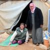 Savaş mağduru engelli Eyüp, kampta dedesinin yardımıyla ... Savaş mağduru engelli Eyüp, kampta dedesinin yardımıyla ...