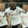 Atiba Hutchinson 1 yıl daha Beşiktaş’ta Atiba Hutchinson 1 yıl daha Beşiktaş’ta