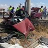 Hurdaya dönen otomobilin sürücüsü hayatını kaybetti Hurdaya dönen otomobilin sürücüsü hayatını kaybetti