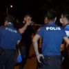 Düğün yapılan sokağa uyarı için giden polislere saldırdılar Düğün yapılan sokağa uyarı için giden polislere saldırdılar