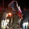 Kontrolden çıkan otomobil refüje çarpıp, devrildi: ...