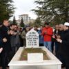 Başpehlivan Cengiz Elbeye mezarı başında anıldı Başpehlivan Cengiz Elbeye mezarı başında anıldı
