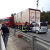 TIR a arkadan çarpan minibüsteki 3 kişi yaralandı TIR a arkadan çarpan minibüsteki 3 kişi yaralandı
