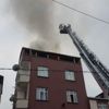 Esenyurt'ta 5 katlı binanın çatı katında yangın
