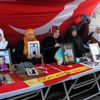 Diyarbakır anneleri kar altında nöbetini sürdürüyor: Kar da yağmur da taş da yağsa gitmeyeceğiz Diyarbakır anneleri kar altında nöbetini sürdürüyor: Kar da yağmur da taş da yağsa gitmeyeceğiz