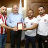 Bilgin den taraftara övgü Bilgin den taraftara övgü