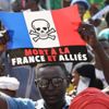 Ülkedeki Fransa varlığına karşı eylem düzenlendiler! Dikkat çeken Rusya detayı