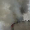 Sancaktepe'de binanın çatısına düşen yıldırım nedeniyle yangın çıktı