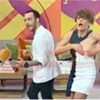Dans ederken göğsü açıldı! Dans ederken göğsü açıldı!