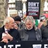 Wikileaks in kurucusu Julian Assange için destek gösterisi ... Wikileaks in kurucusu Julian Assange için destek gösterisi ...
