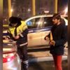 Ceza yazan polise balalayka ile konser verdi