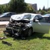 ANTALYA Otomobil refüje çıktı, sürücünün eşi oturup ... ANTALYA Otomobil refüje çıktı, sürücünün eşi oturup ...