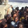 Libya'da mültecilerin botu yakıldı