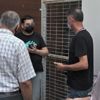 Sorumsuz genç AVM girişinde yakalandı