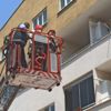 Yer Bursa: Matkap patladı, balkonda mahsur kalanları itfaiye kurtardı Yer Bursa: Matkap patladı, balkonda mahsur kalanları itfaiye kurtardı