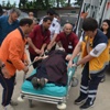 Minibüsle otomobil çarpıştı, 5 yaralı var Minibüsle otomobil çarpıştı, 5 yaralı var