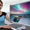 Telefonları kablosuz şarj eden monitör Telefonları kablosuz şarj eden monitör