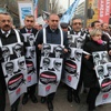 Asılmayan afişlerle Kızılay'da gezdiler