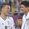 Podolski'den Mario Gomez'e taş