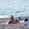 Antalya'da turistlerin sahilde güneş keyfi