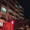 İtfaiye ekipleri balkondan girerek yangını söndürdü İtfaiye ekipleri balkondan girerek yangını söndürdü