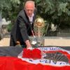 Kupa İlhan Cavcav'ın kabrinde Kupa İlhan Cavcav'ın kabrinde