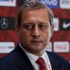 Galatasaray Başkanı Burak Elmas açıklamalarda bulunuyor