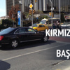 Kırmızı ışıkta duran Başbakan