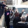 Kız kardeşini öldürmekle suçlanan başkanın yargılanmasına ... Kız kardeşini öldürmekle suçlanan başkanın yargılanmasına ...