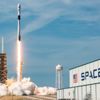 Şiddetli rüzgar SpaceX’in Falcon 9 roketinin fırlatılmasını erteletti