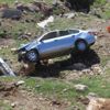 Uçuruma yuvarlanan otomobilden sağ çıktı Uçuruma yuvarlanan otomobilden sağ çıktı