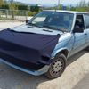 Koronavirüse karşı otomobiline maske taktı
