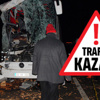 Otobüsle kamyon çarpıştı: 2 ölü, 13 yaralı