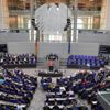 Alman Meclisinde 'oturma düzeni' sorun oldu