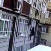 Fatih te evin penceresinden giren hırsız kamerada Fatih te evin penceresinden giren hırsız kamerada