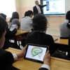 Okul sıralarında hem kitaplar hem tabletler olacak Okul sıralarında hem kitaplar hem tabletler olacak