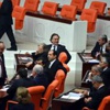 Özgecan'ın anne ve babası ilk kez mezarlıkta Özgecan'ın anne ve babası ilk kez mezarlıkta