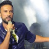 Tarkan söyledi Burcu Esmersoy yağmurda dans etti