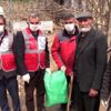 Kırsal mahallelerde yaşlı vatandaşlara gıda yardımı