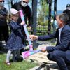 Gölbaşı nda çocuklara uçurtma sürprizi Gölbaşı nda çocuklara uçurtma sürprizi