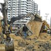 İSKİ çalışmasında yol çöktü! Hafriyat kamyonu devrildi